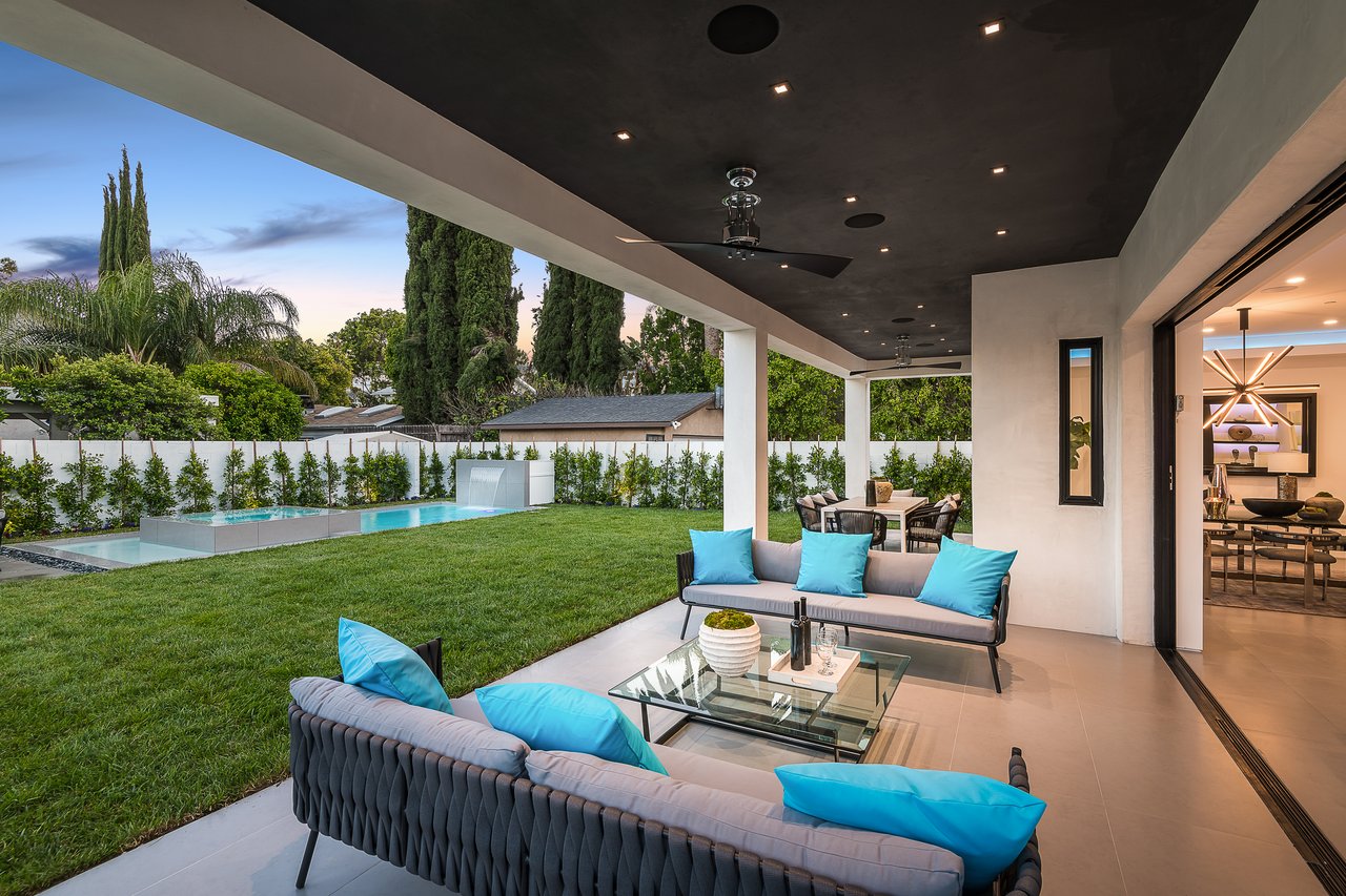 Stunning Modern Smart Home in Sherman Oaks