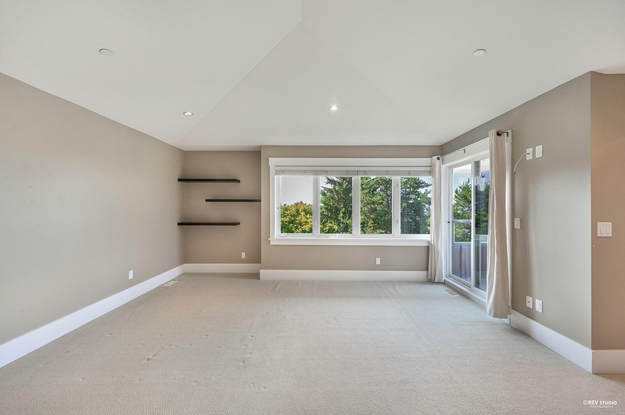 1141 Lawson Ave
