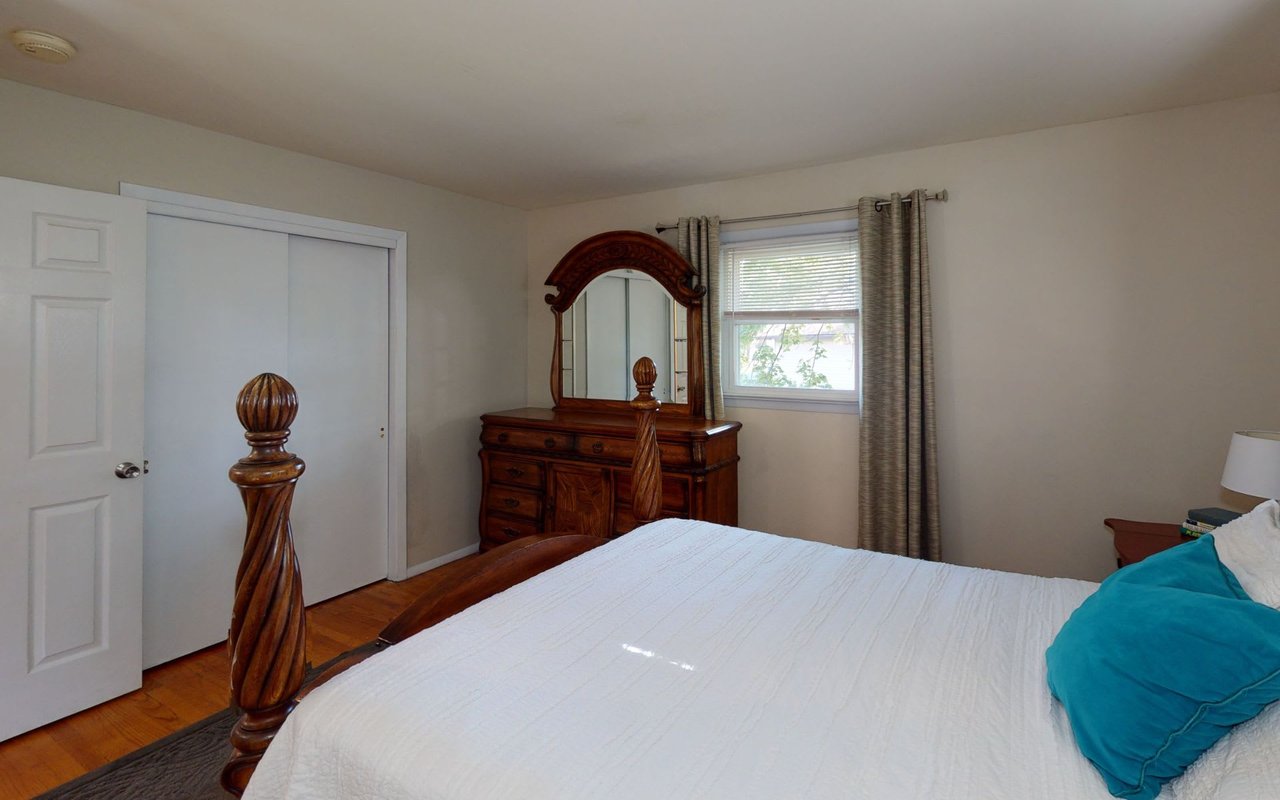 8 LANGMOORE DR
