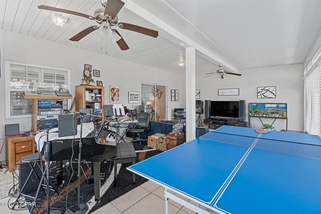 200 MIDDLEBURG Drive