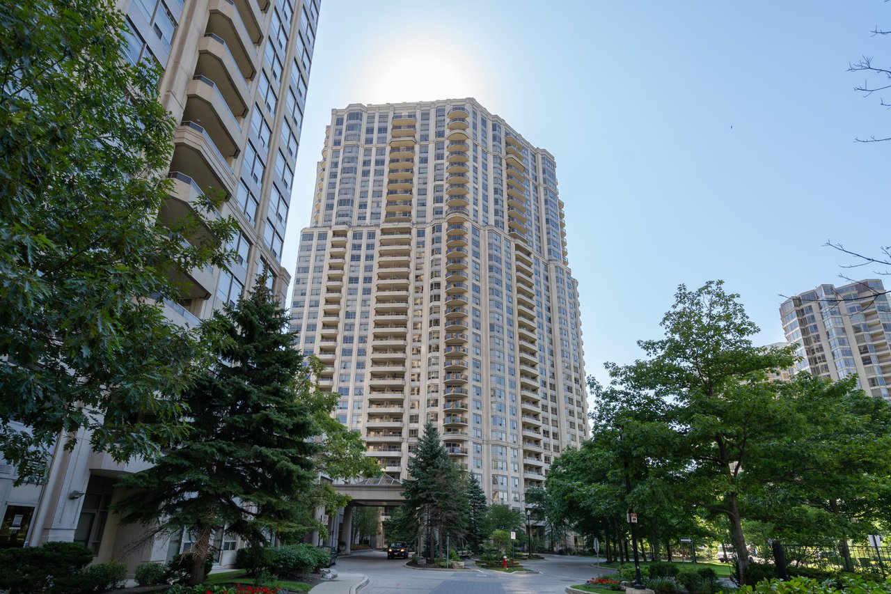 327 - 25 Kingsbridge Garden Circle