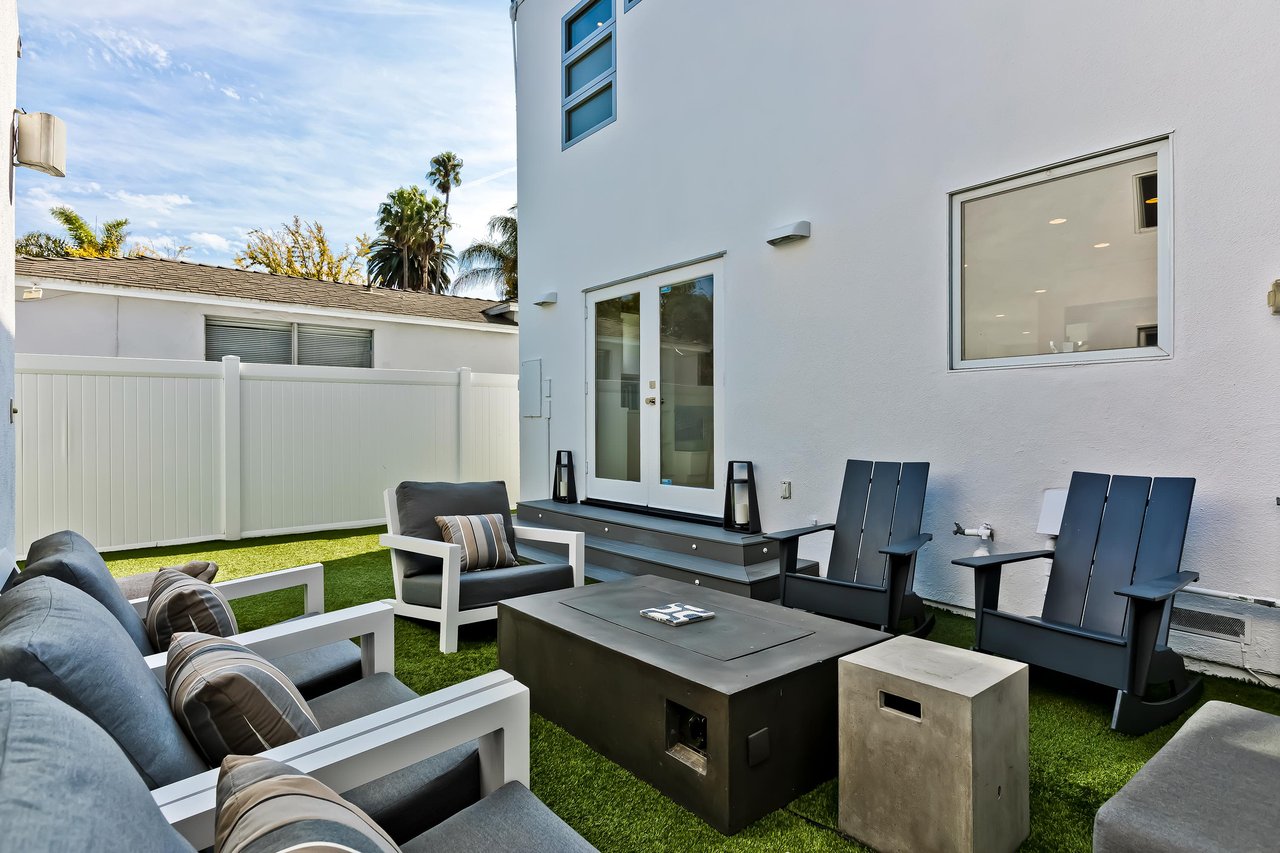 2332 Ocean Avenue, Venice 