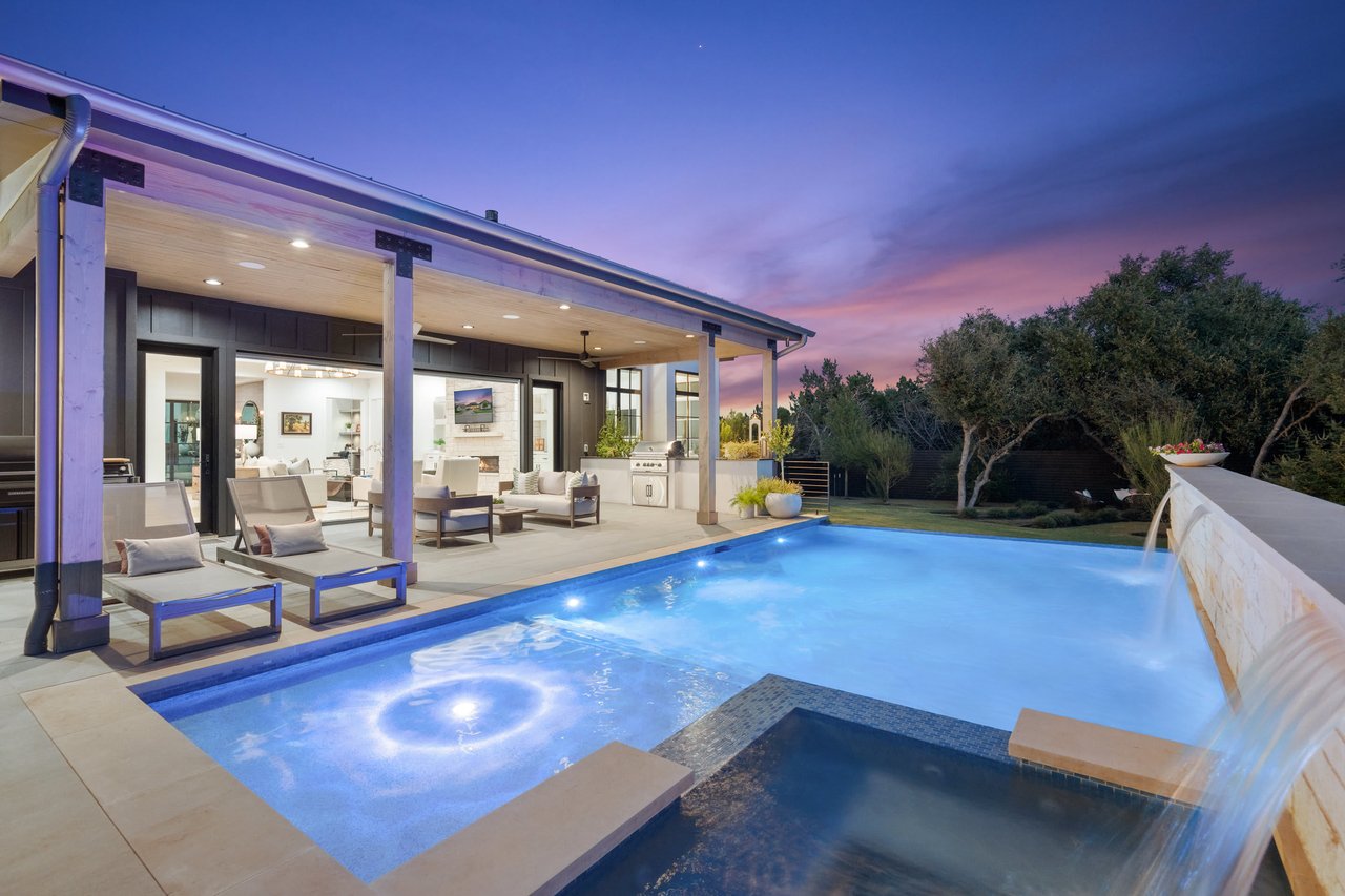 Austin-Elegance in Lake Travis ISD