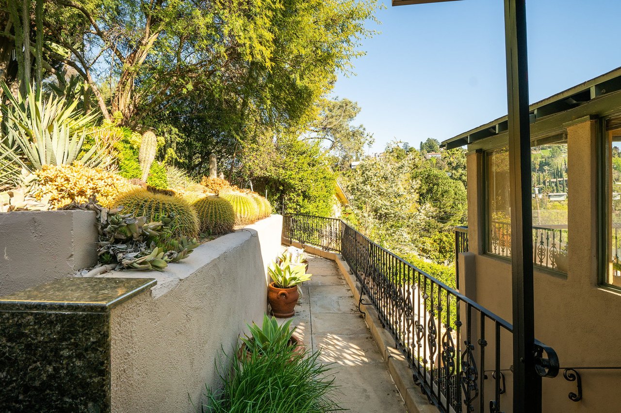 Hollywood Hills Pied de Terre - Another Off Market Sale
