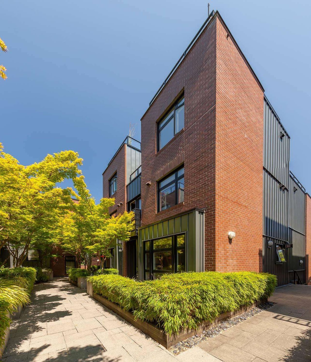 2711 Guelph St