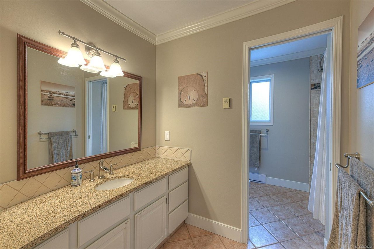 751 Helvetia Cres