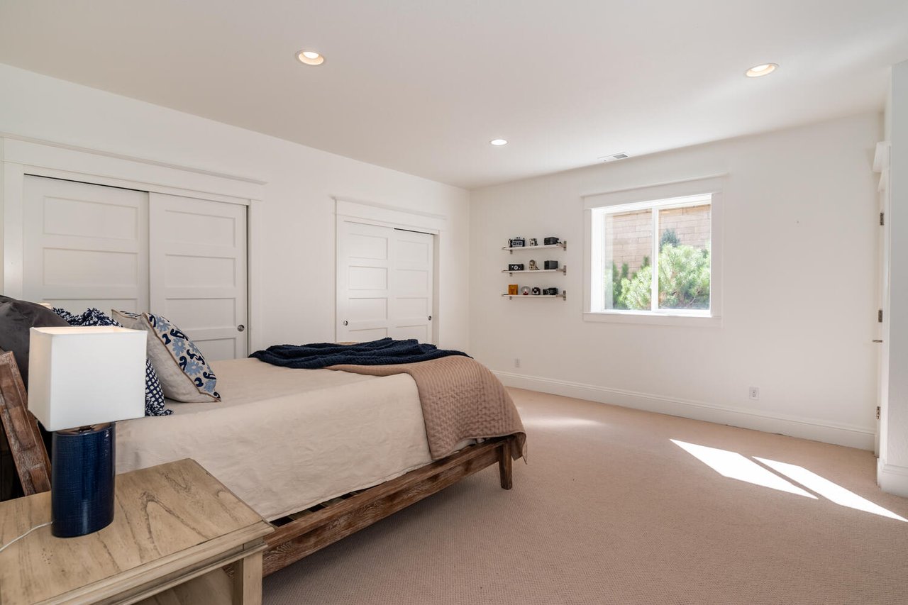 1686 Sunset Blvd