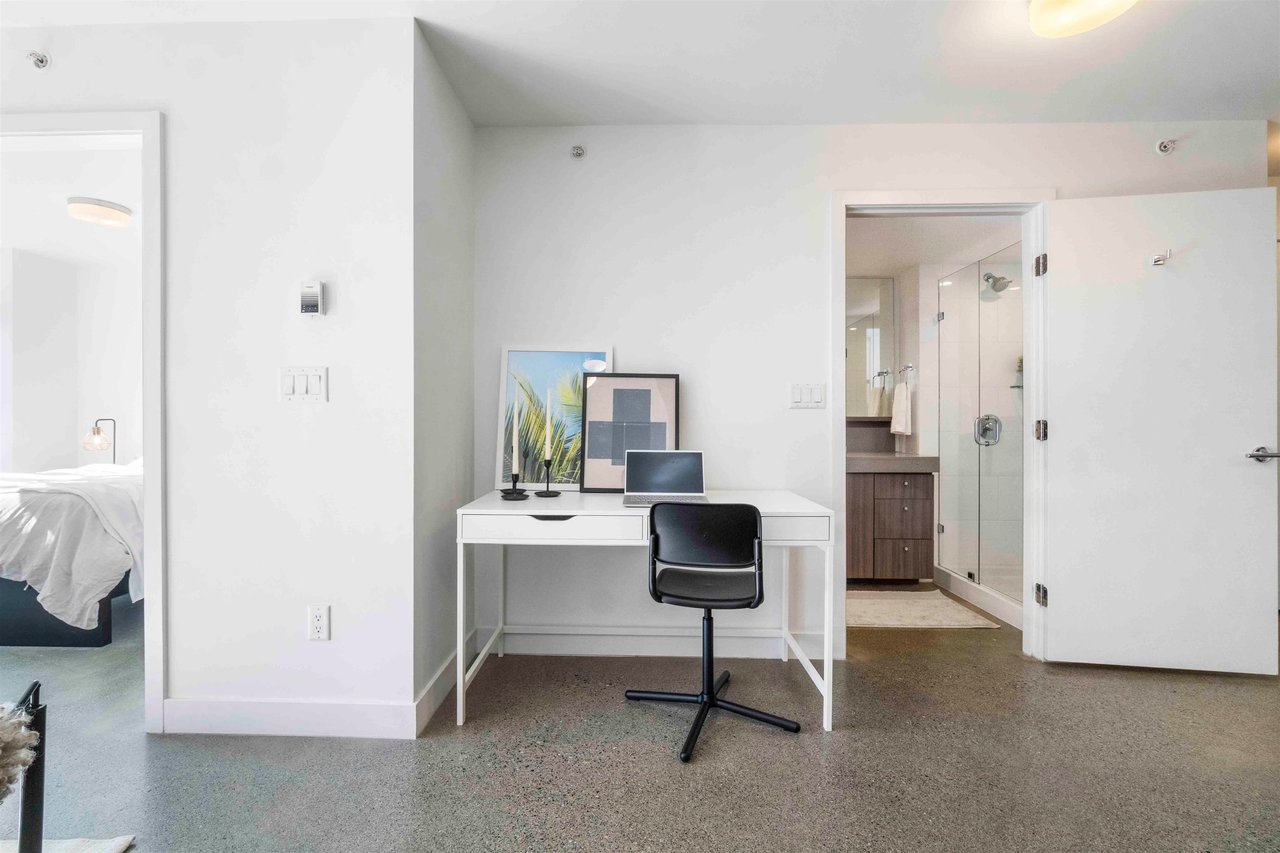 303-231 E Pender Street, Vancouver