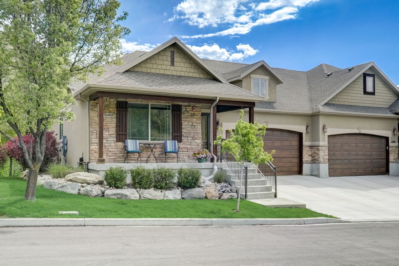 1382 E Meadow Valley Dr