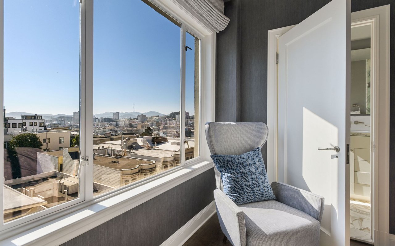  Prestigious Half Floor Apartment on Russian Hill