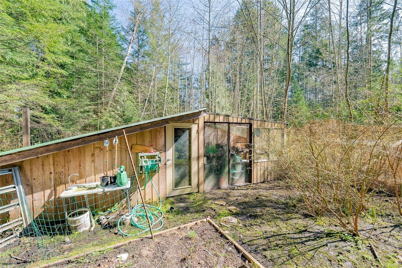 447 Berg Rd