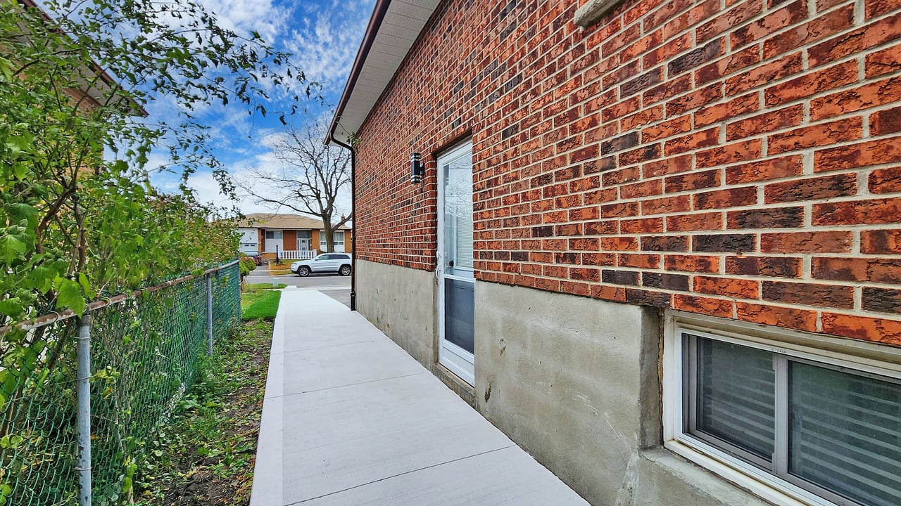 36 Jayfield Rd - Basement Unit