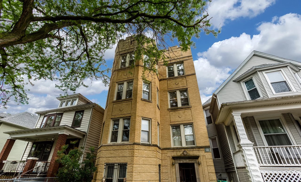 Just Listed: Albany Park, 3-bedroom, 2-bathroom Penthouse Home! Offered @ $315,000