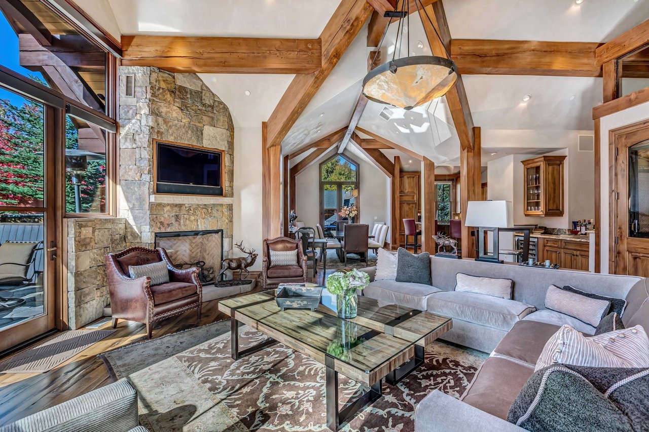 Magnificent and Timeless Mountain Home in Aspen 