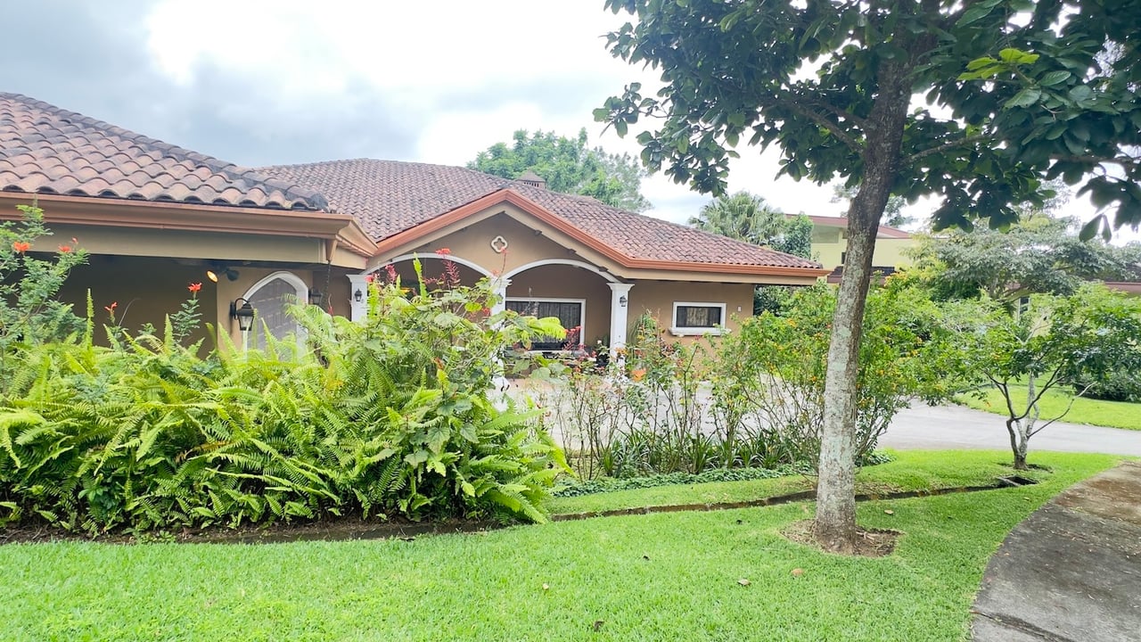 Colonial Gated Community Estate, Curridabat, San Jose