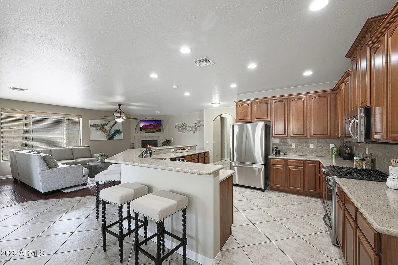 928 E Nolan Pl