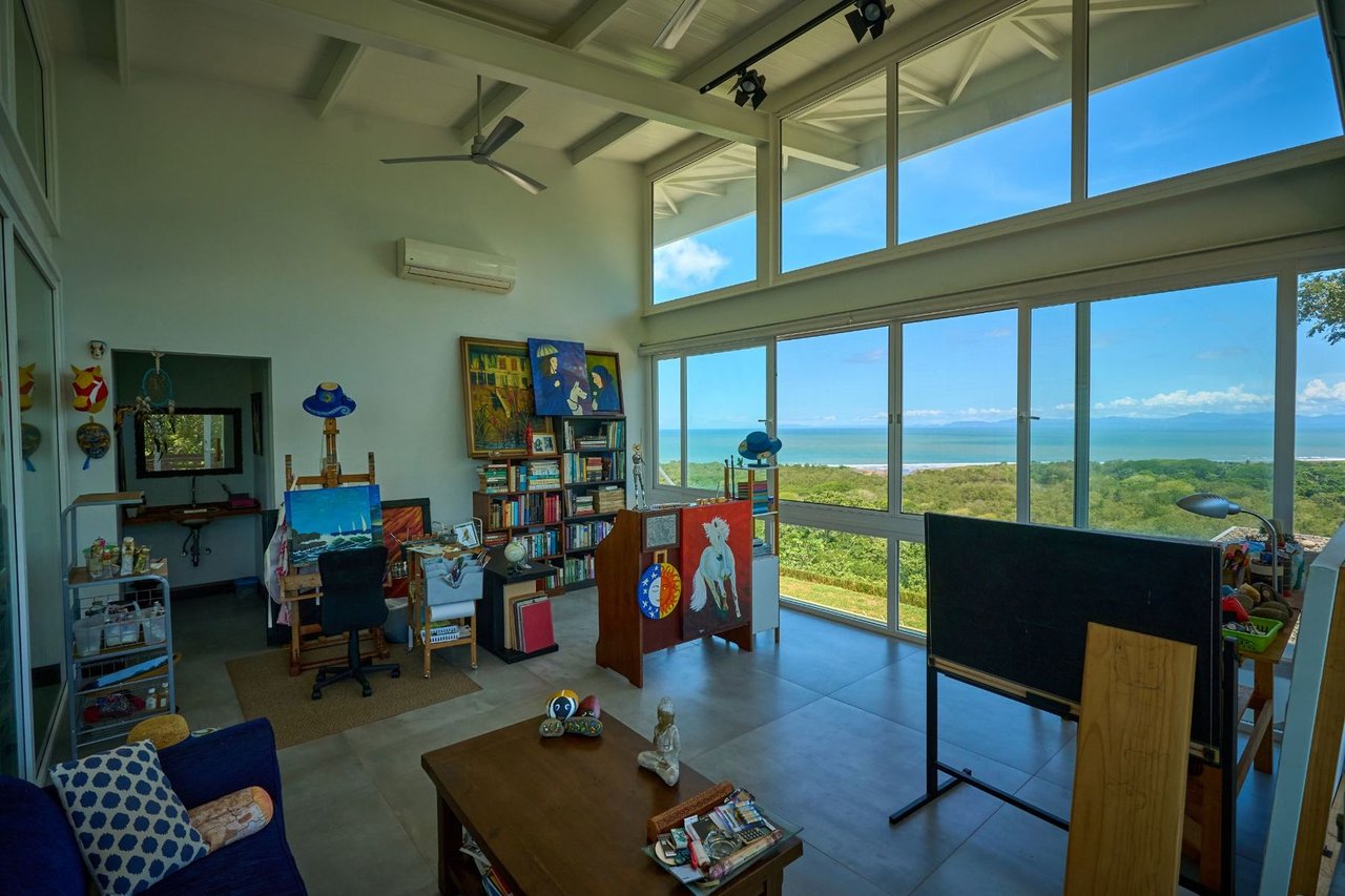 Hilltop Luxury Heliport Estate, Jaco, Puntarenas