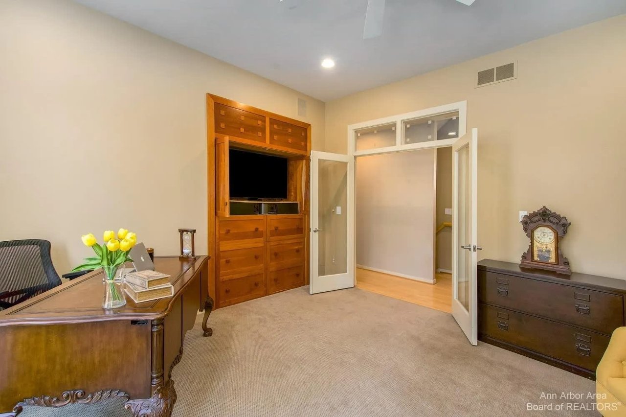 2566 Thornapple Drive, Ann Arbor, MI 48103