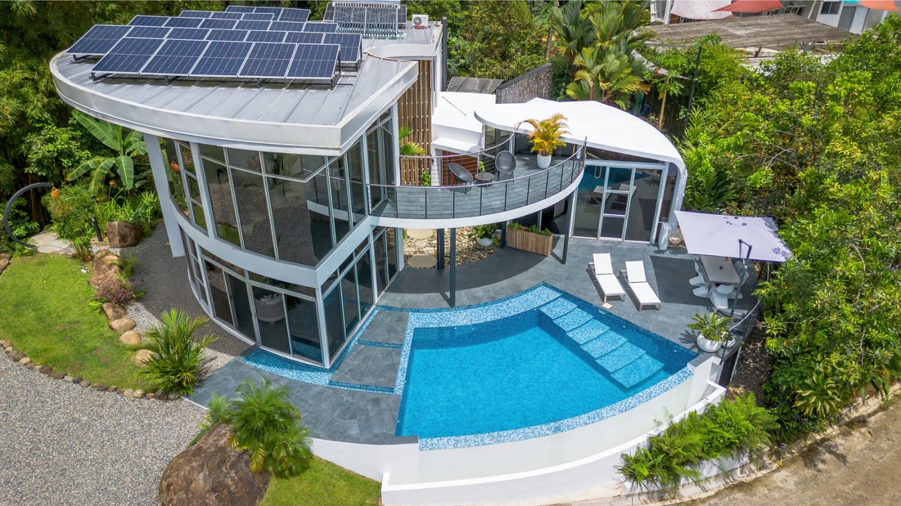 Solar Powered Glass Villa, Ojochal, Puntarenas