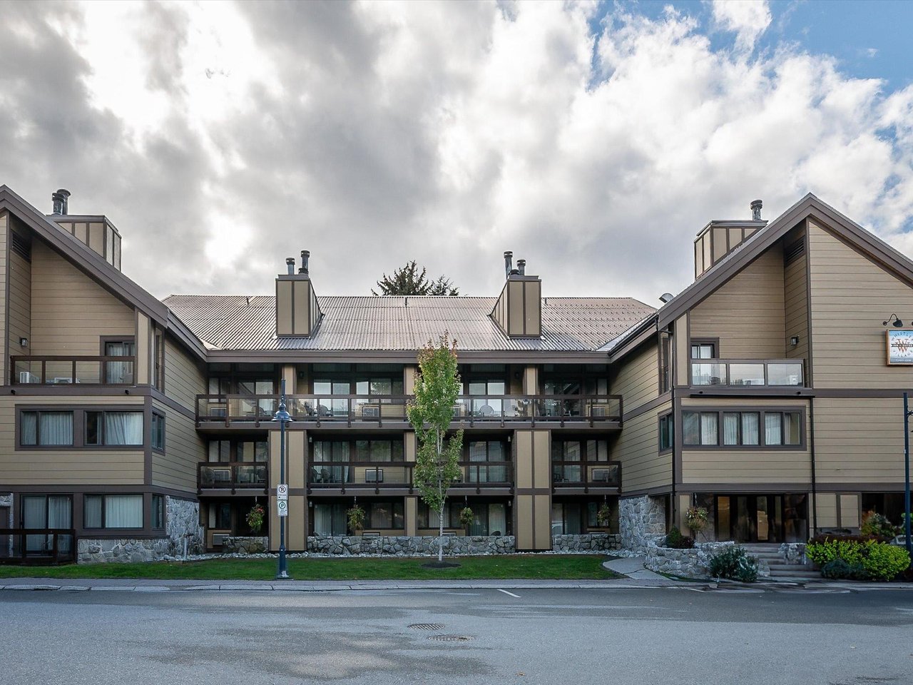 306-4420 Sundial Pl