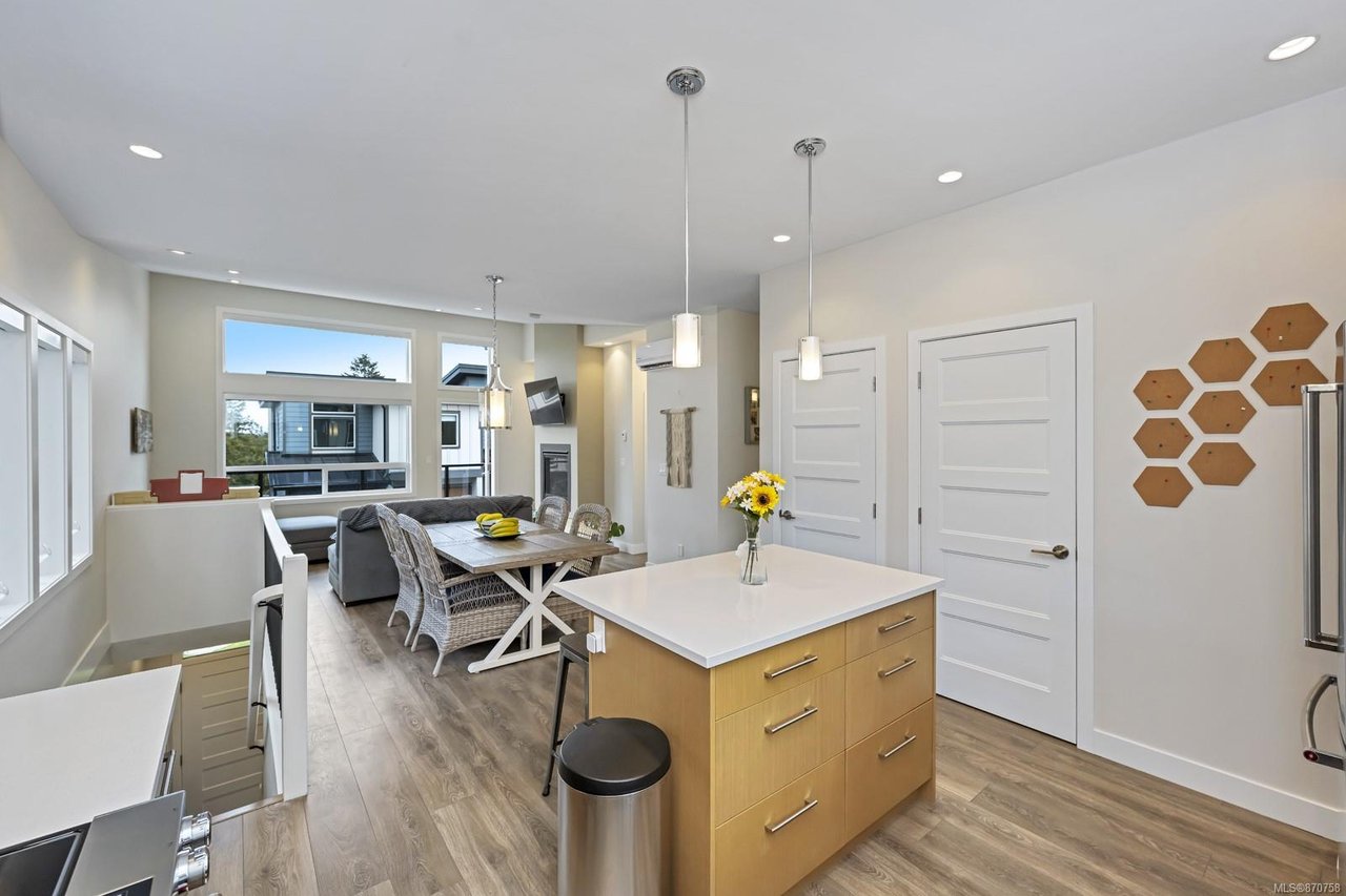 2214 Echo Valley Rise, Langford