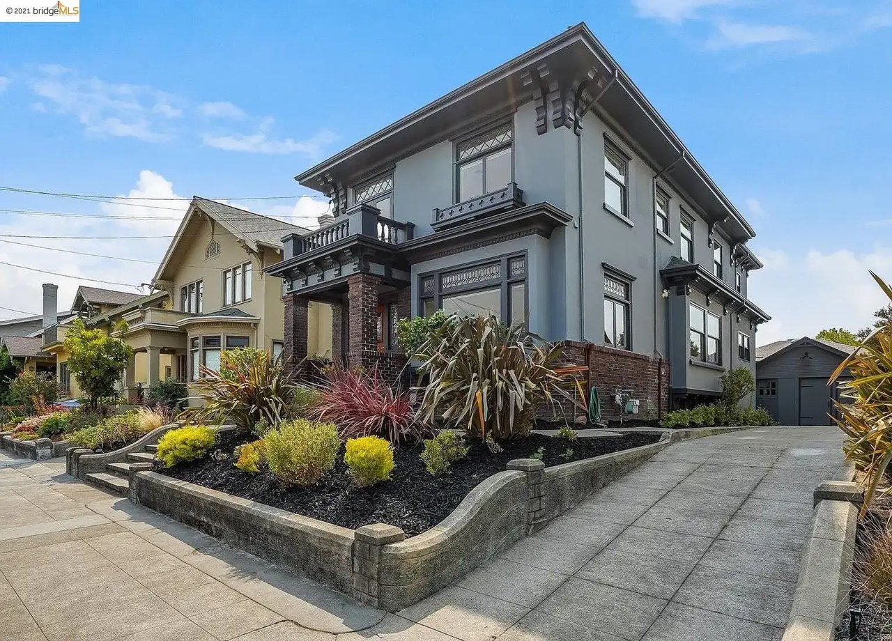 5669 Ocean View Dr