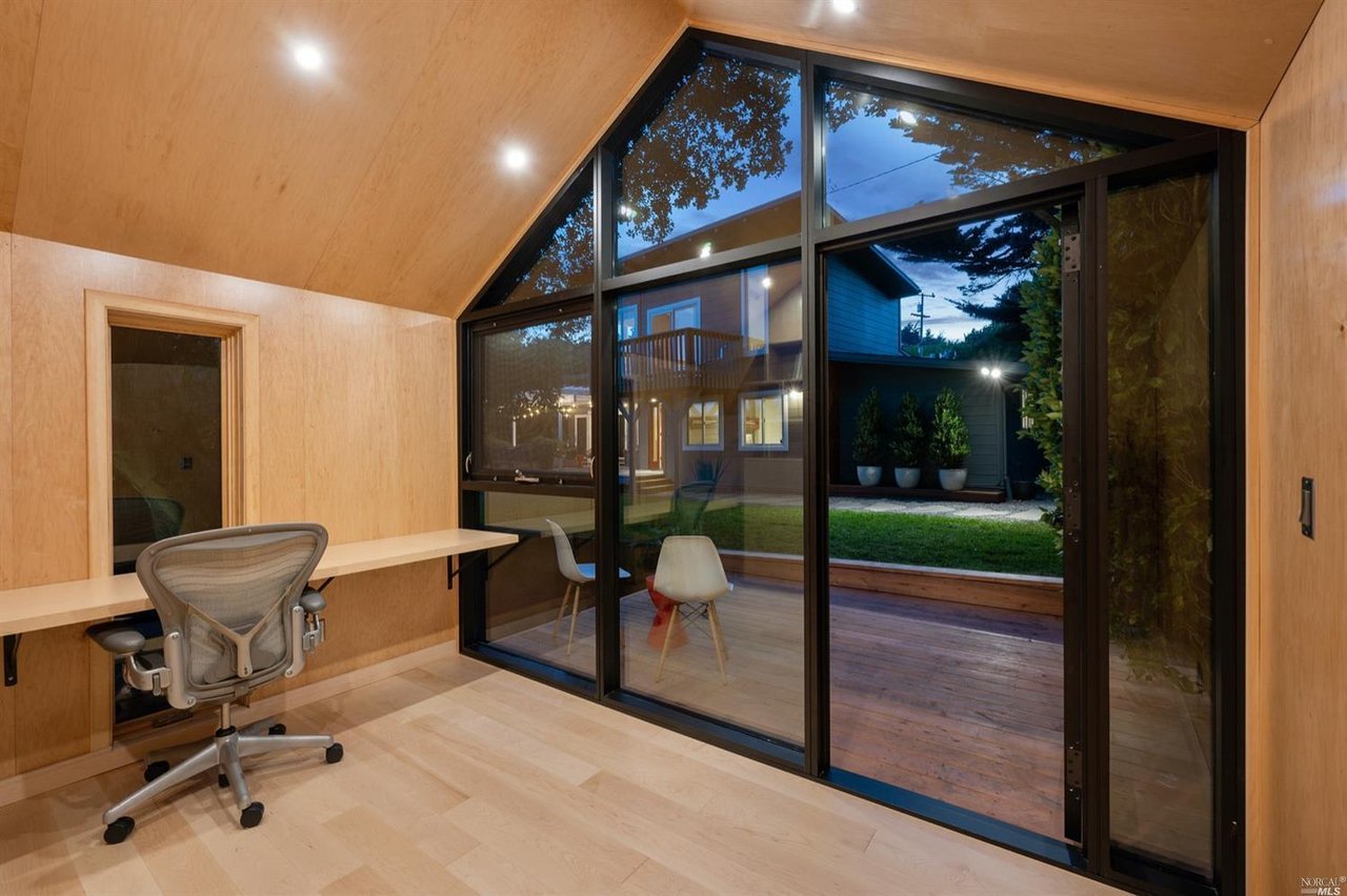 2 Cedarwood Ln
