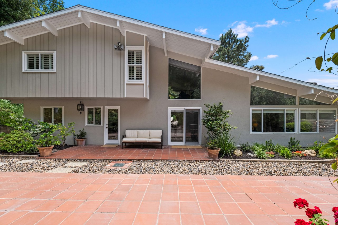 Hot New Mid Century Modern Listing!