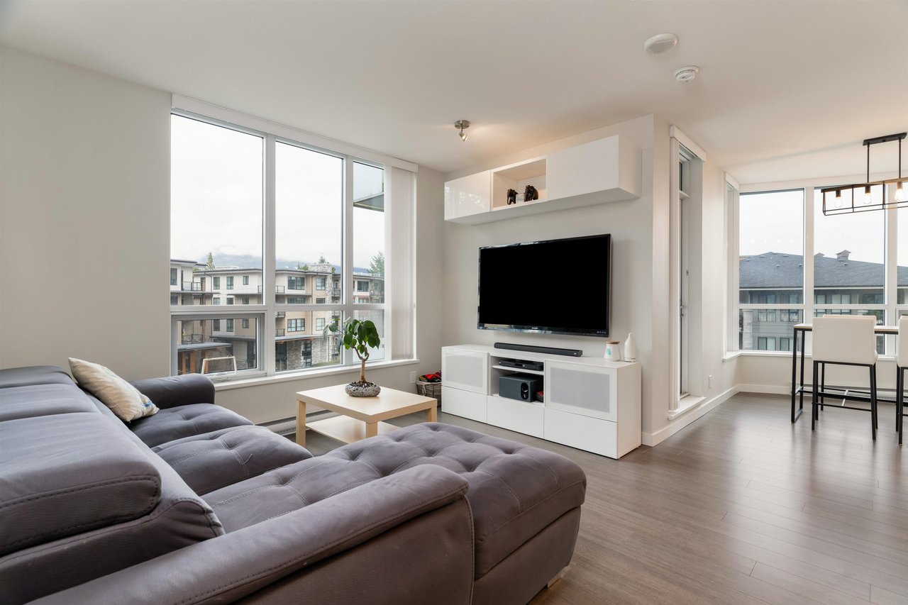501-3093 Windsor Gate