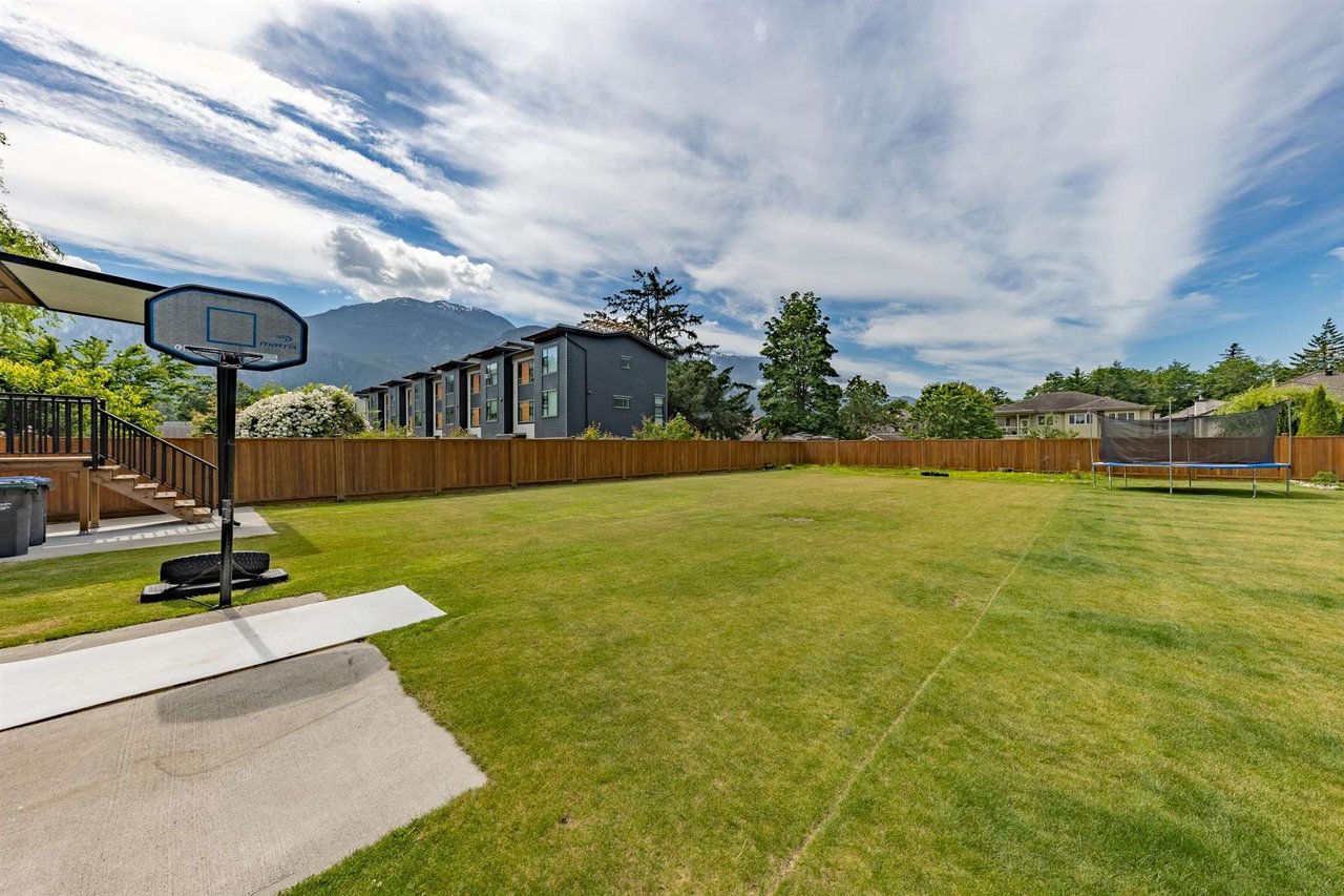 1140 Wilson Cres