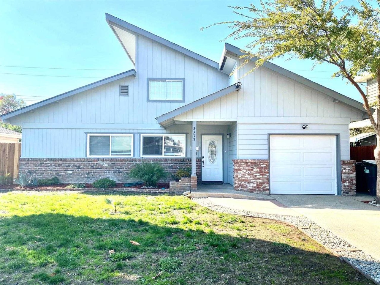 2333 Barcelona Way