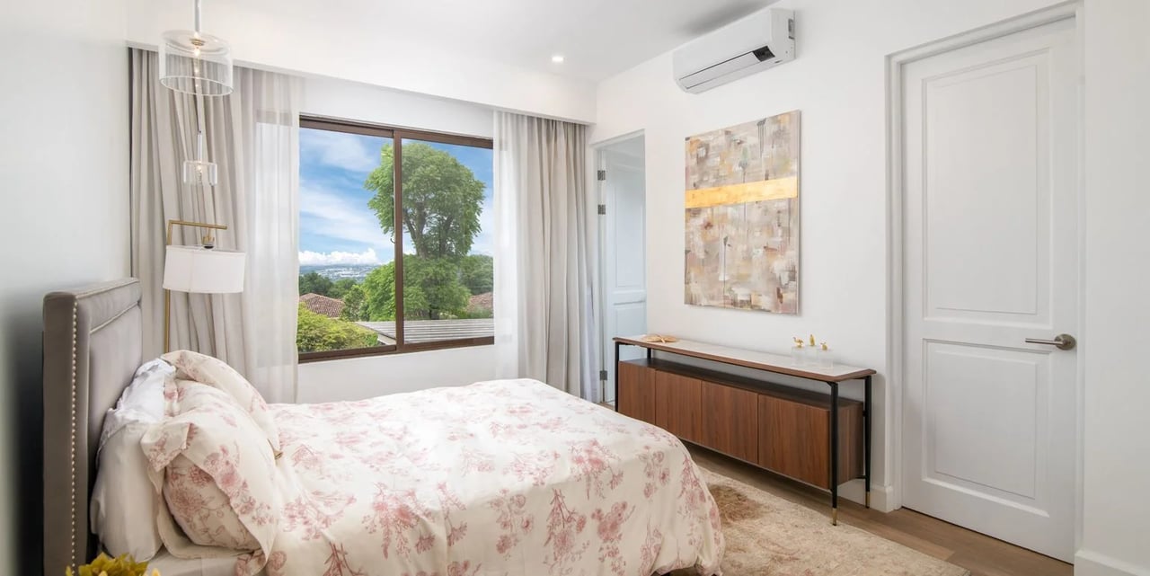 Renovated Pool Estate, Escazu, San Jose