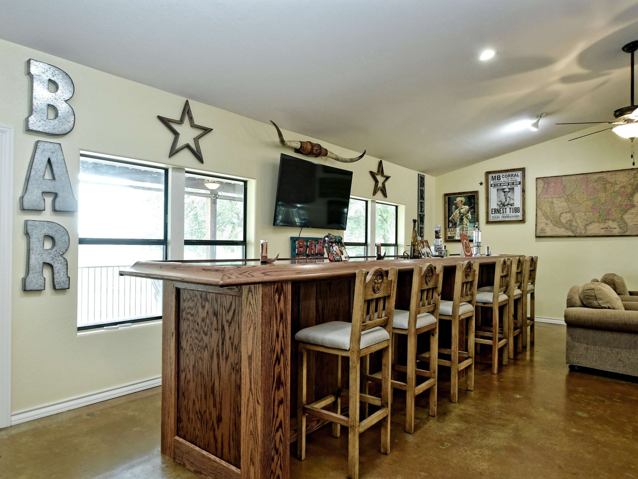 1138 Skyline Dr