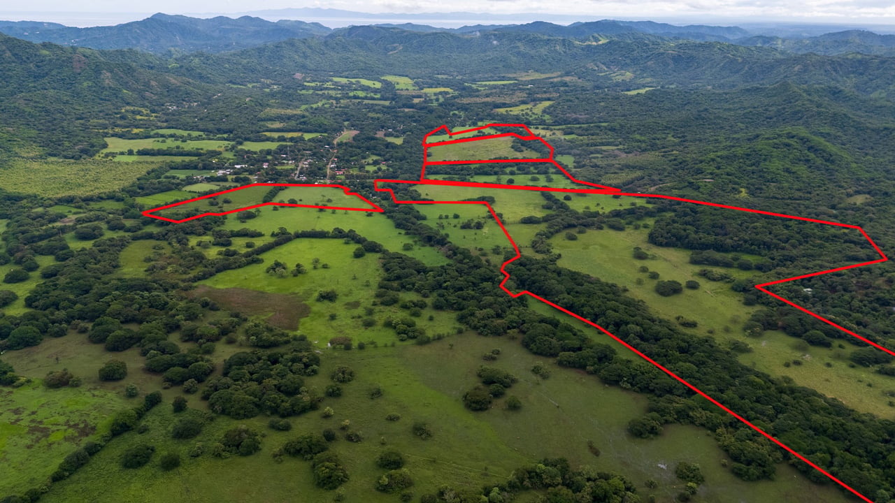Expansive Fertile Mountain Ranch, Flamingo, Guanacaste