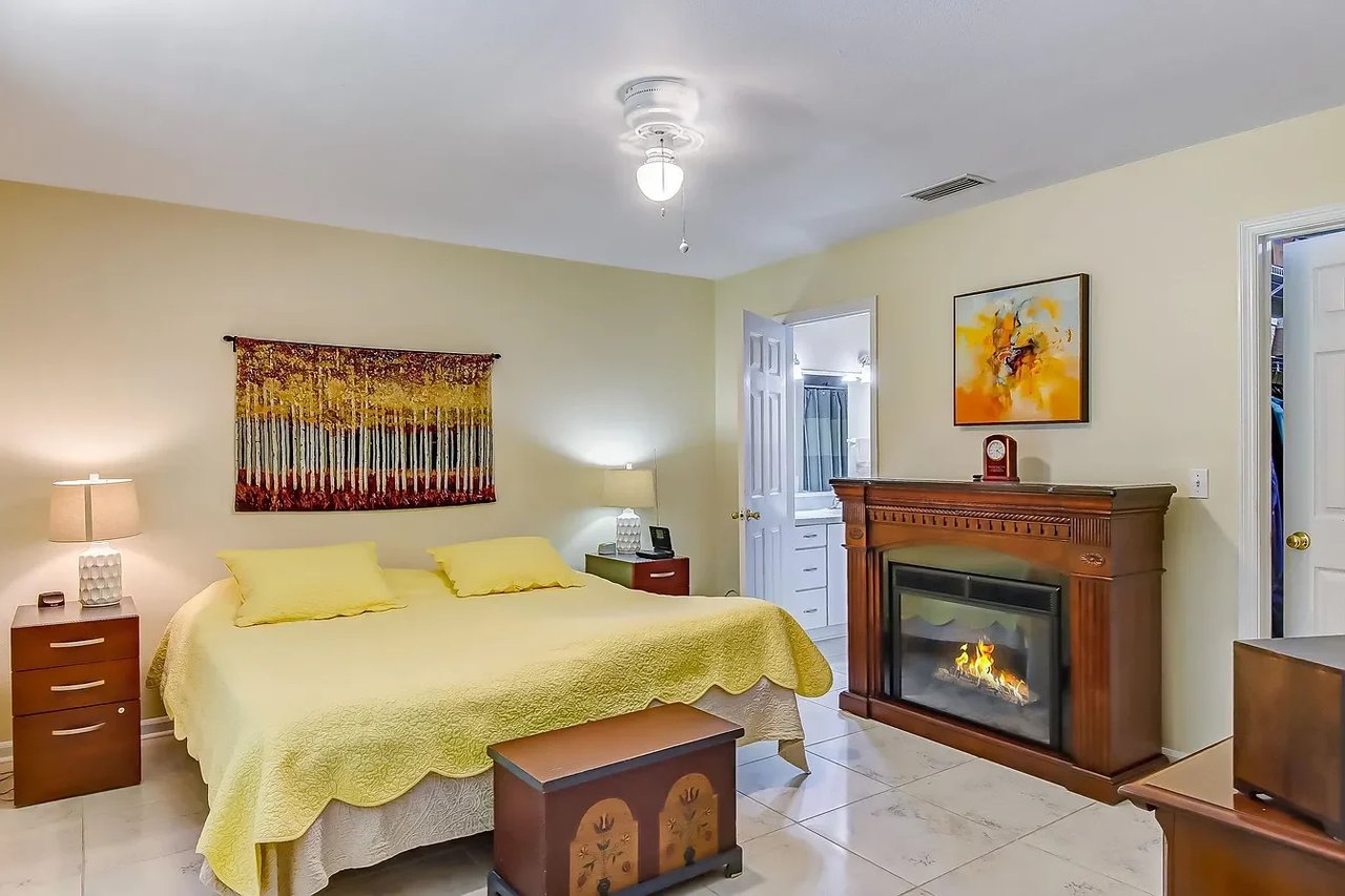 459 Honeysuckle Dr