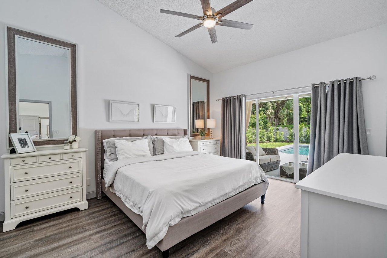 10223 Hunt Club Ln