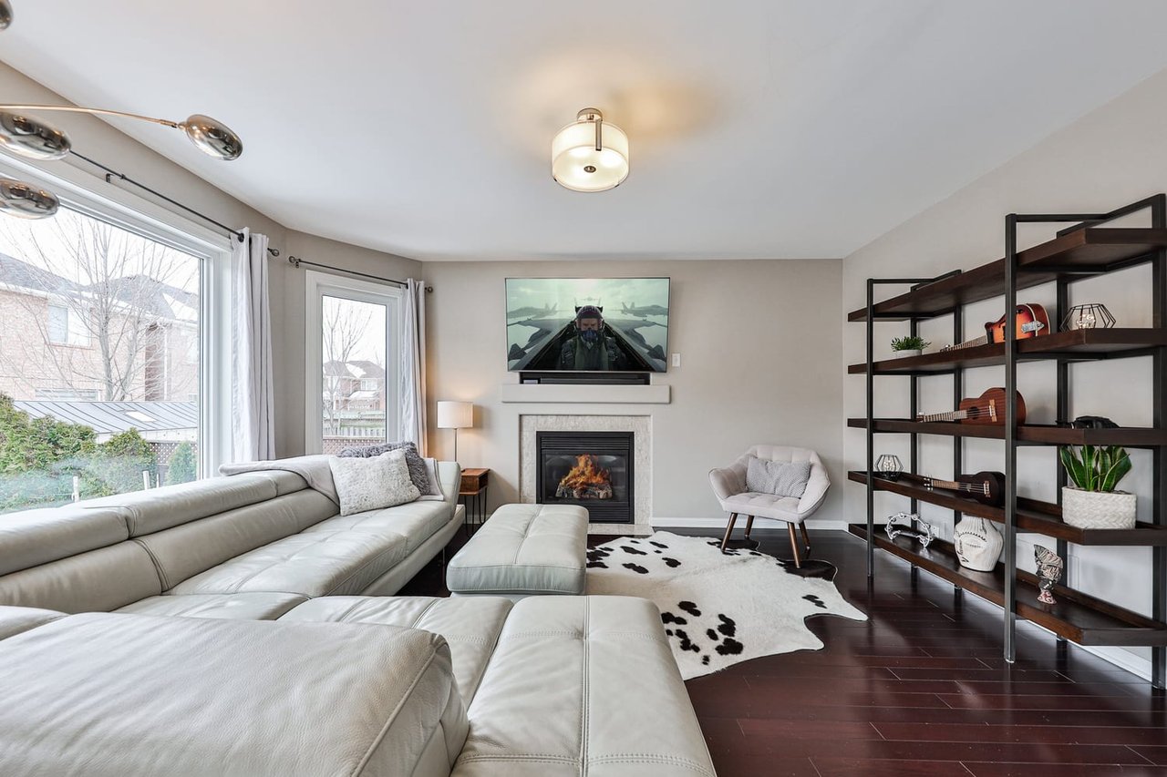 2582 FALKLAND Crescent, Oakville