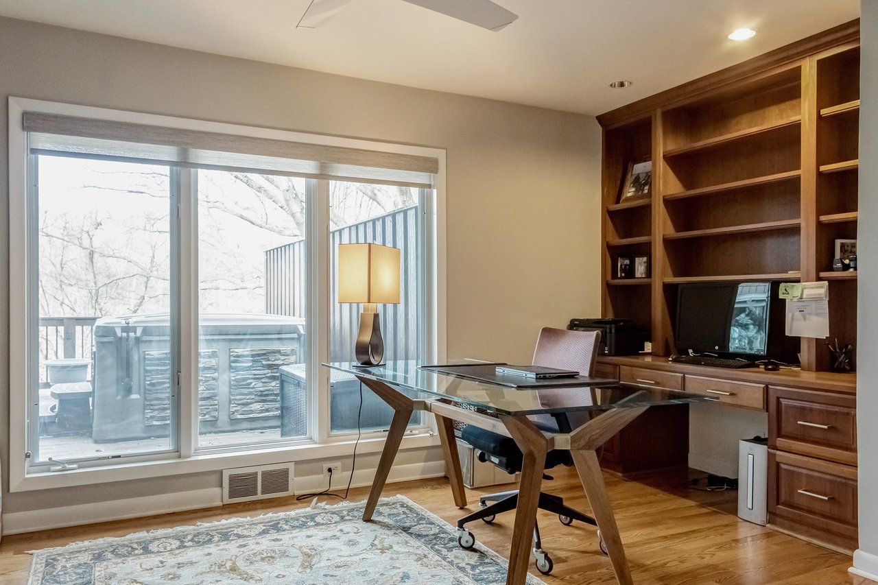 Sophisticated & Stylish in Charming Ladue