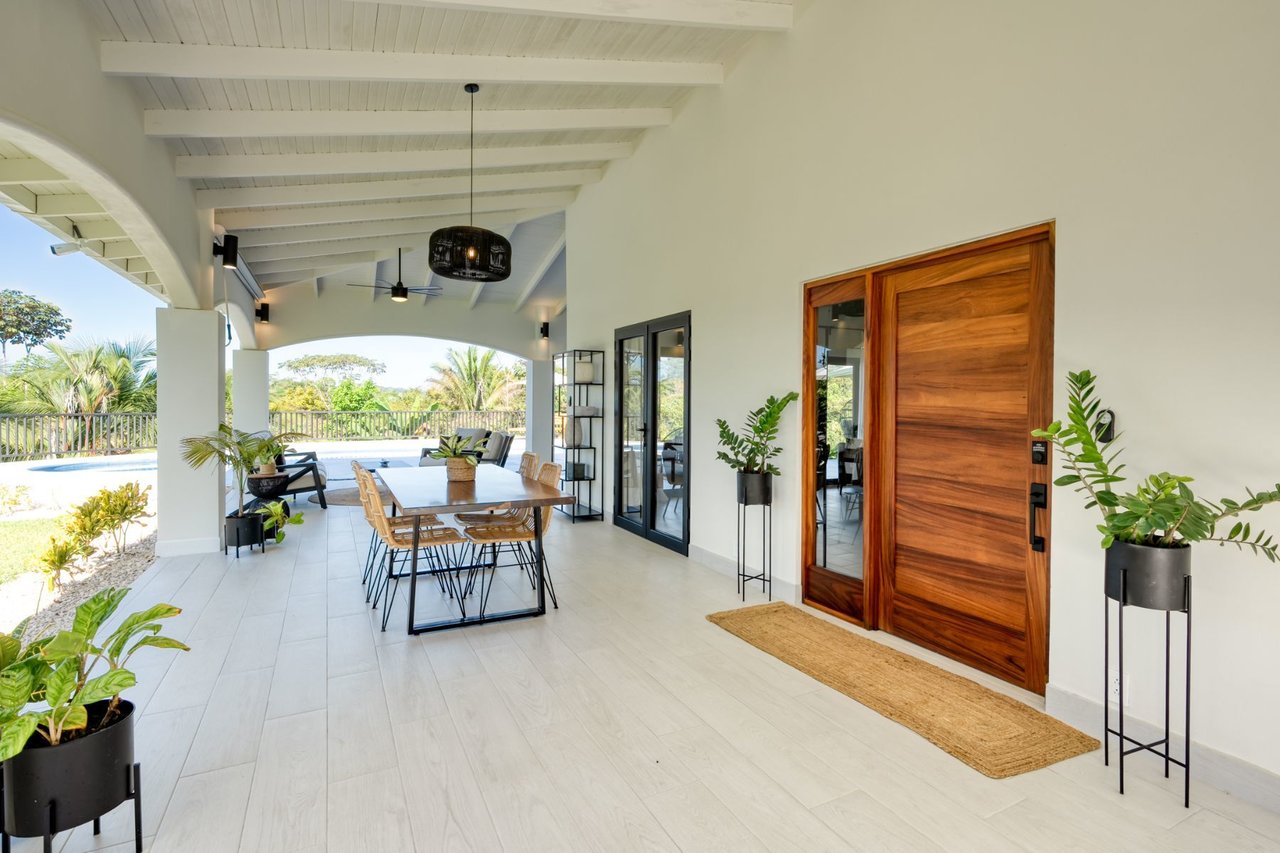 Modern Mountain Pool Home, Ojochal, Puntarenas