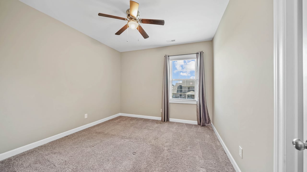 MADISON CITY SCHOOLS! 5BR/4BA house with LOTS of room to enjoy! 