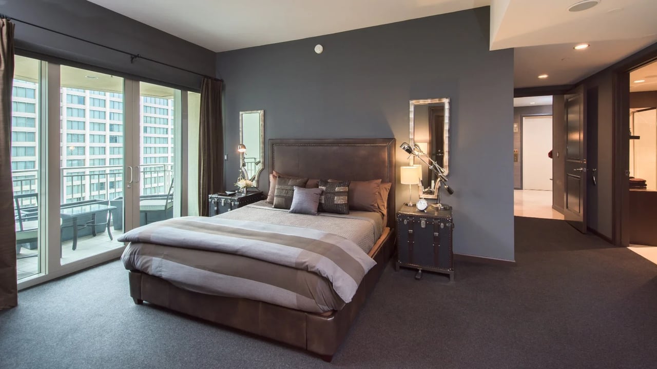 10727 Wilshire, 901