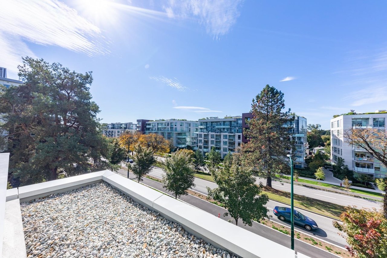 401-4988 Cambie St