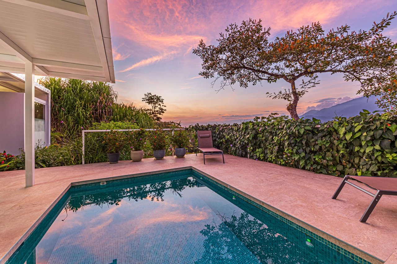 Casa Las Palmeras, Stunning Mountain and Ocean View Home