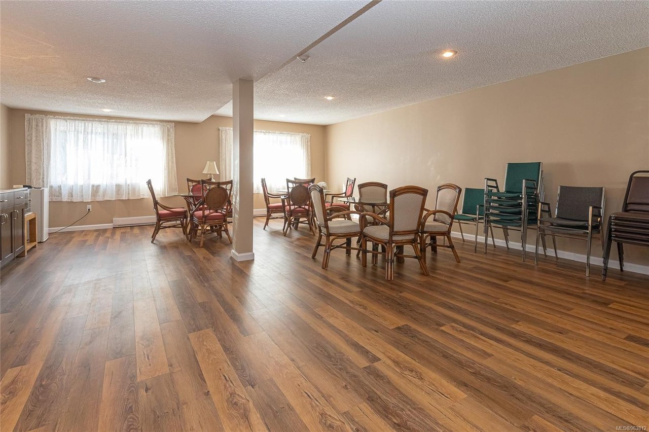 304-1665 Oak Bay Ave