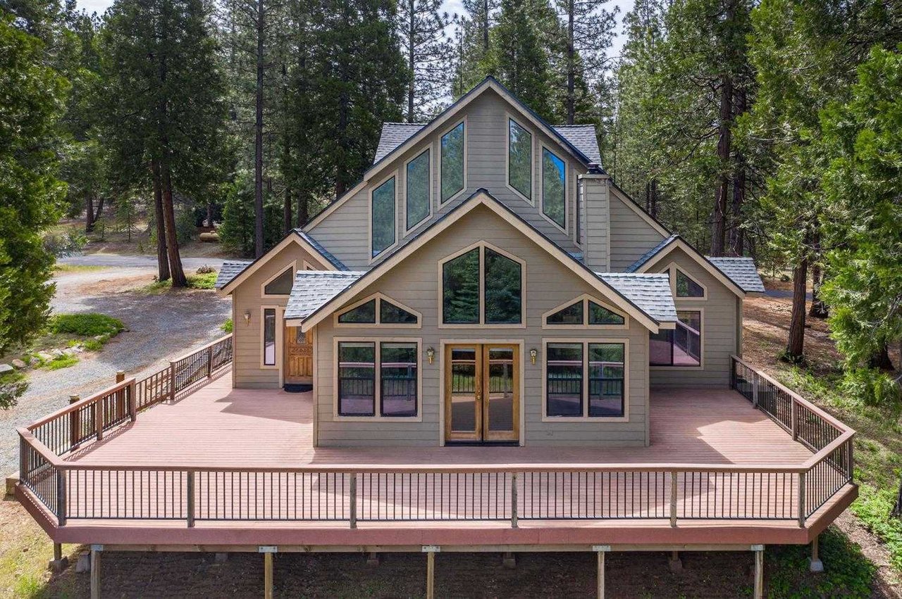 25877 Mule Deer Court