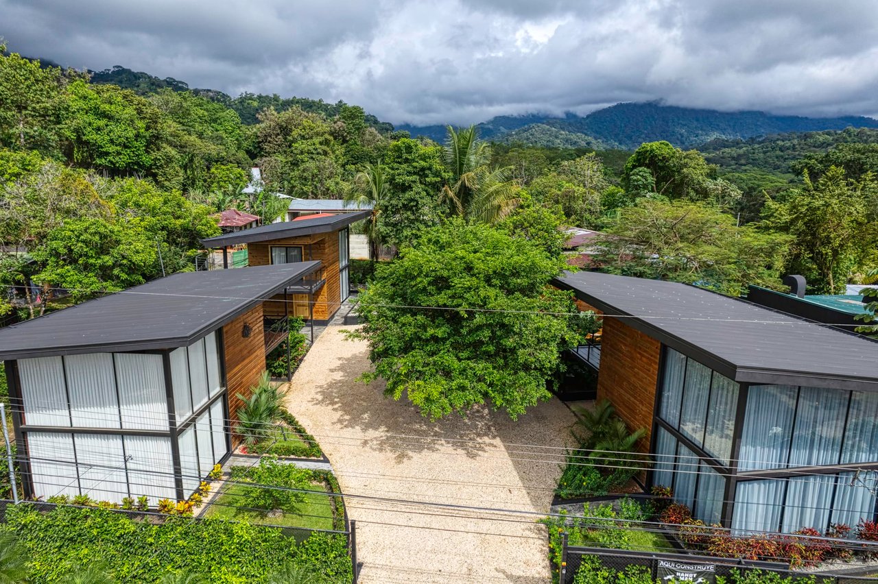 Modern Tropical Villas walking distance to Uvita Town