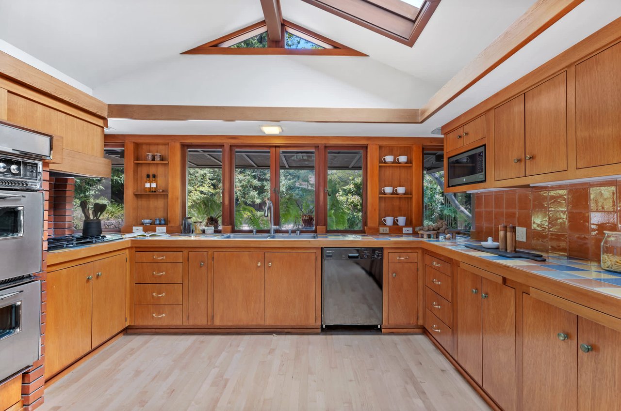 Kent Woodlands Mid Century Retreat