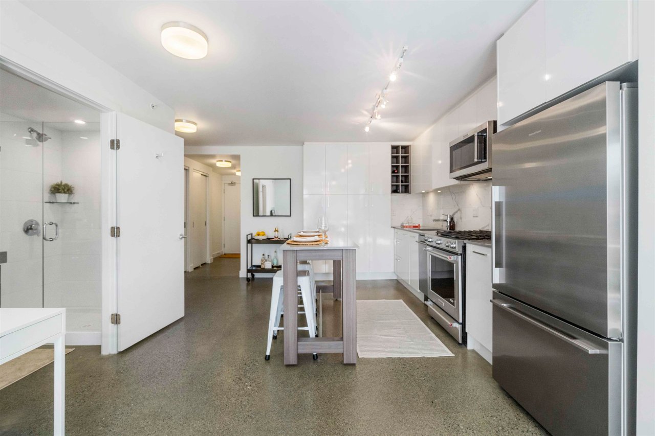 303-231 E Pender Street, Vancouver