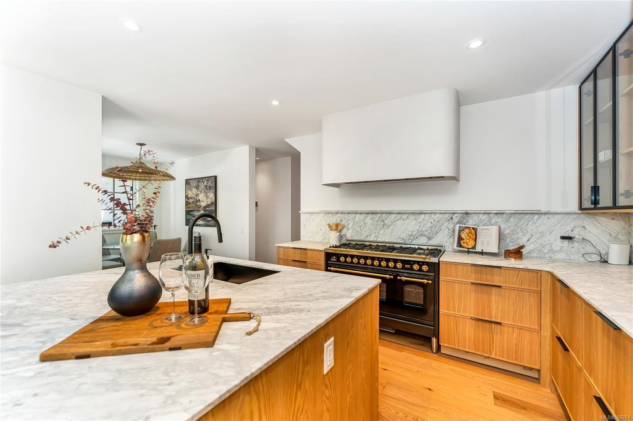 736 Falkland Rd, Oak Bay