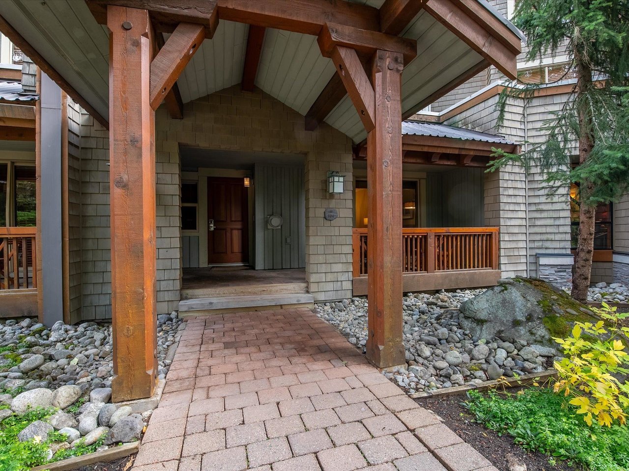 104-G1-4653 Blackcomb Wy